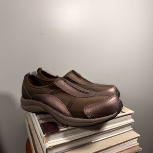 Easy Spirit Women’s Brown Rose Colored Size 11 Slip-On Leather Shoes